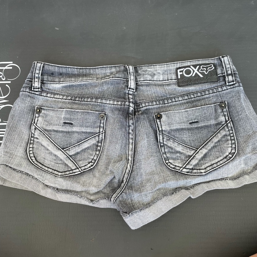 Size 1 faded black Fox denim shorts!